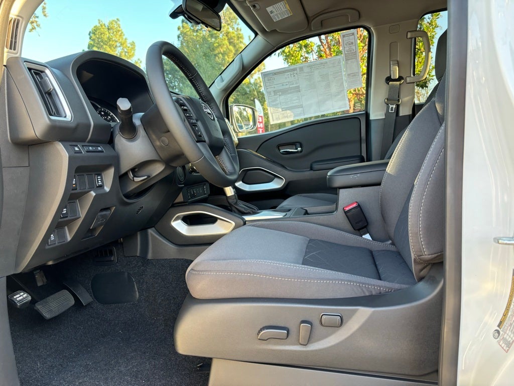 2025 Nissan Frontier Crew Cab SV