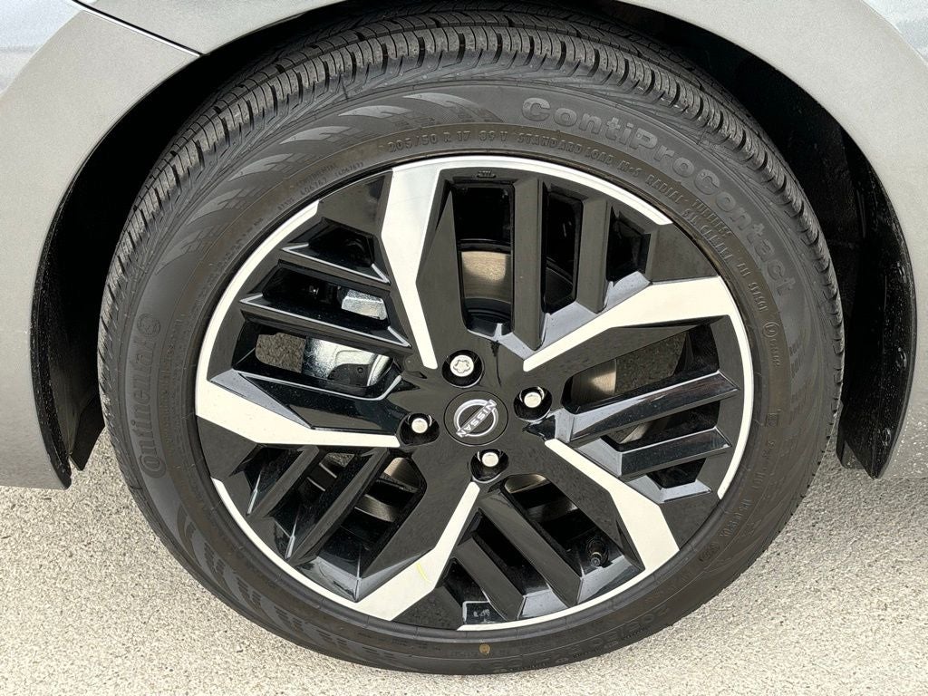 2025 Nissan Versa SR