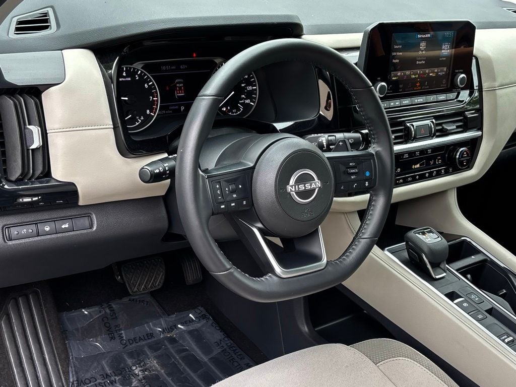 2024 Nissan Pathfinder SV