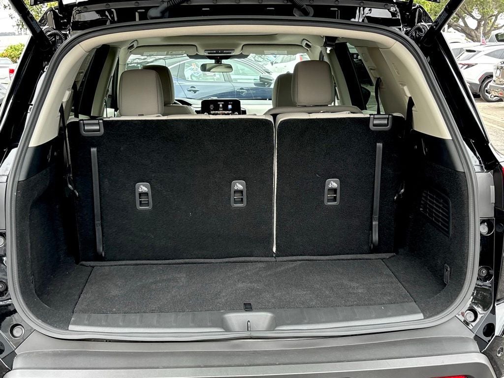 2024 Nissan Pathfinder SV