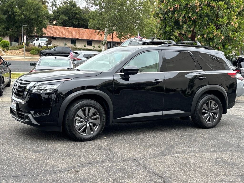 2024 Nissan Pathfinder SV