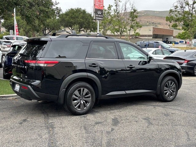 2024 Nissan Pathfinder SV