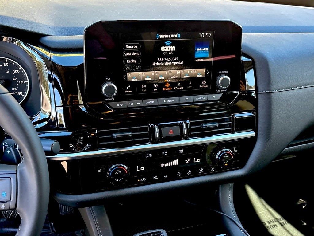 2025 Nissan Pathfinder SV