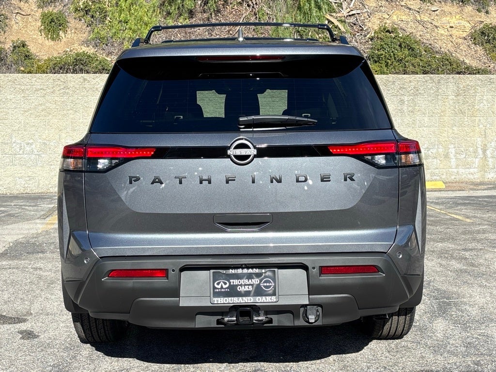 2025 Nissan Pathfinder SV