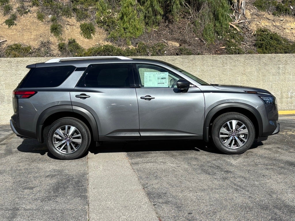 2025 Nissan Pathfinder SL