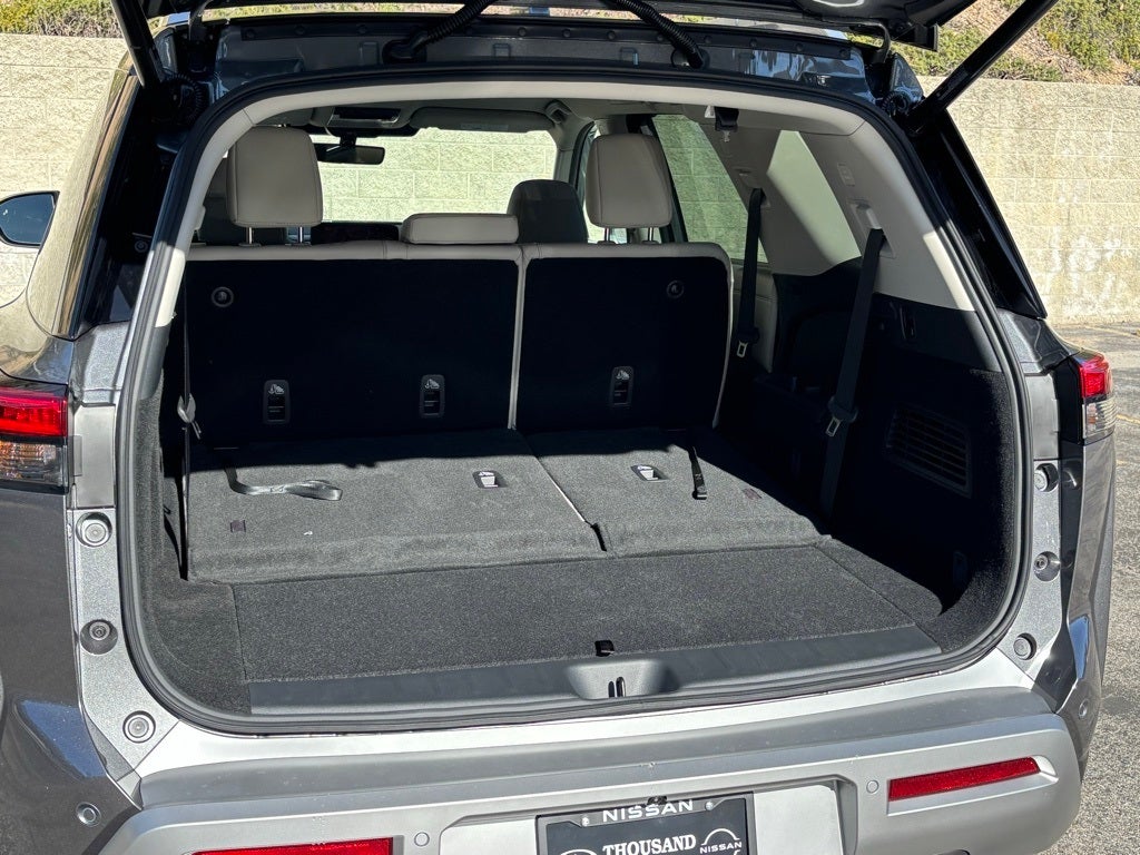 2025 Nissan Pathfinder SL