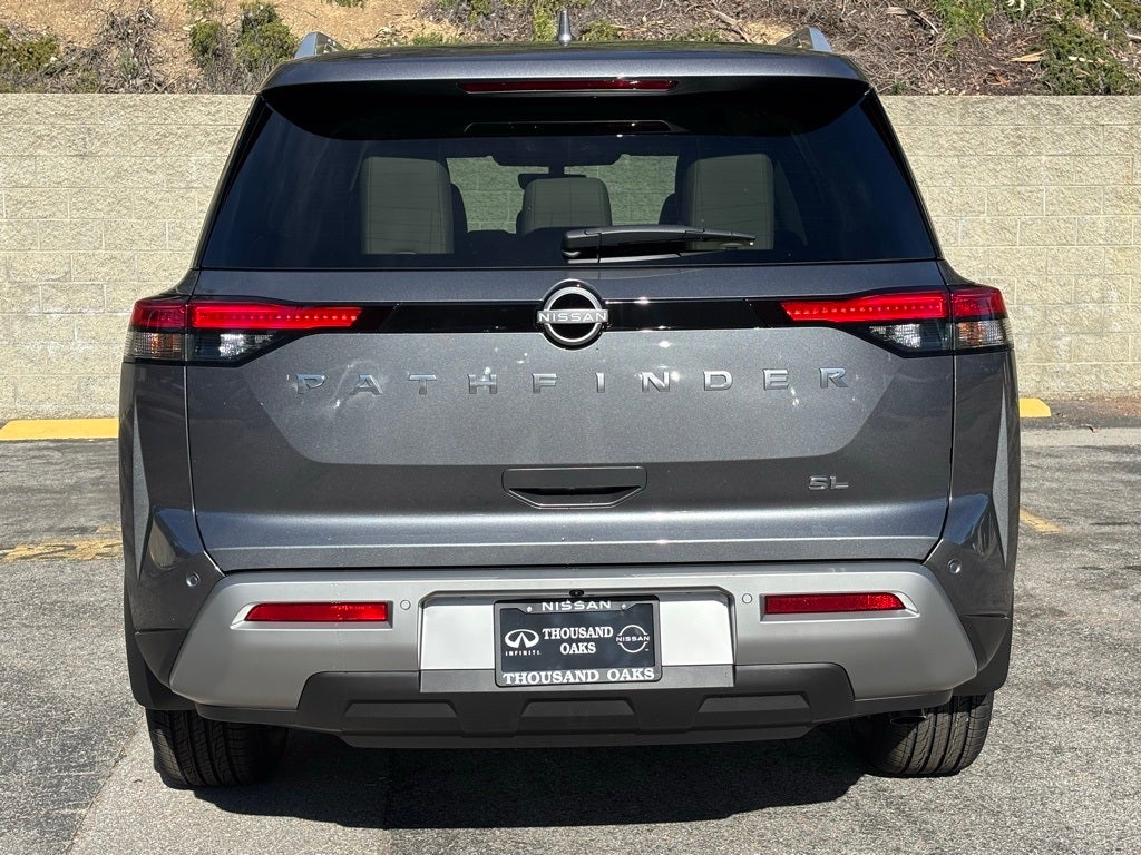 2025 Nissan Pathfinder SL