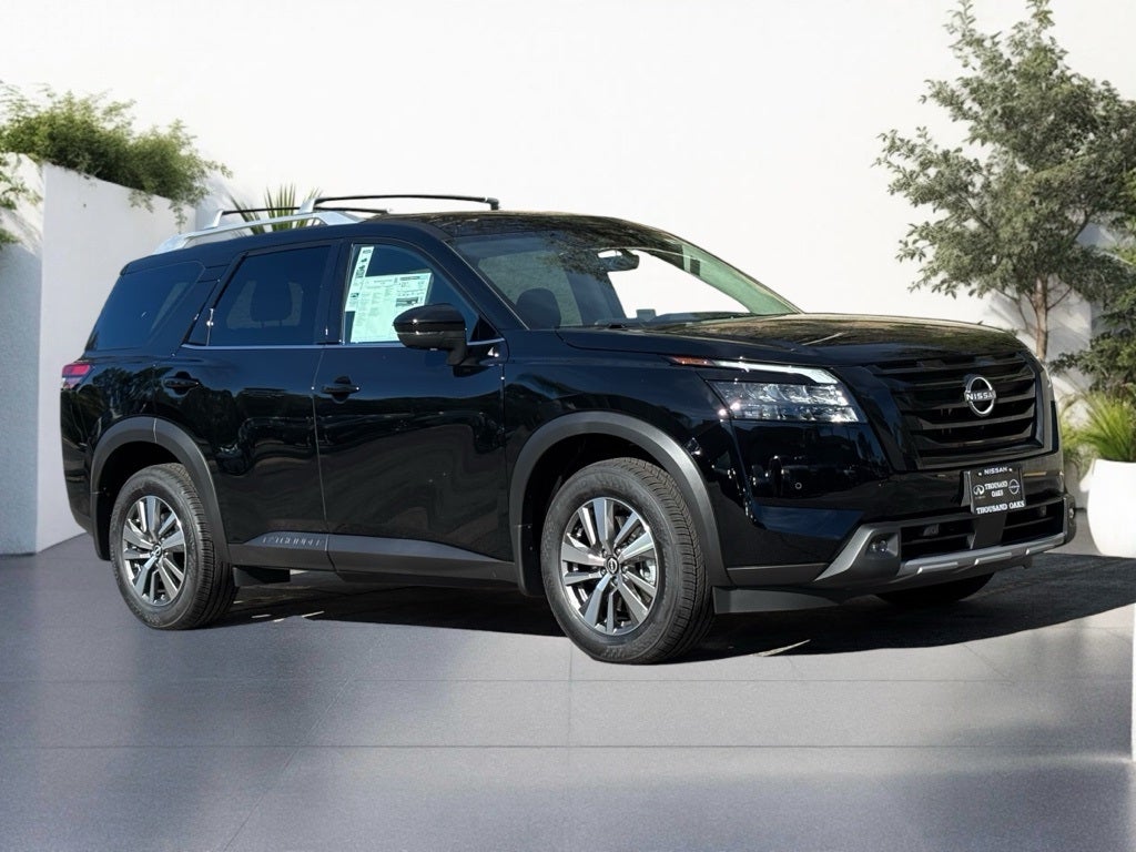 2025 Nissan Pathfinder SL