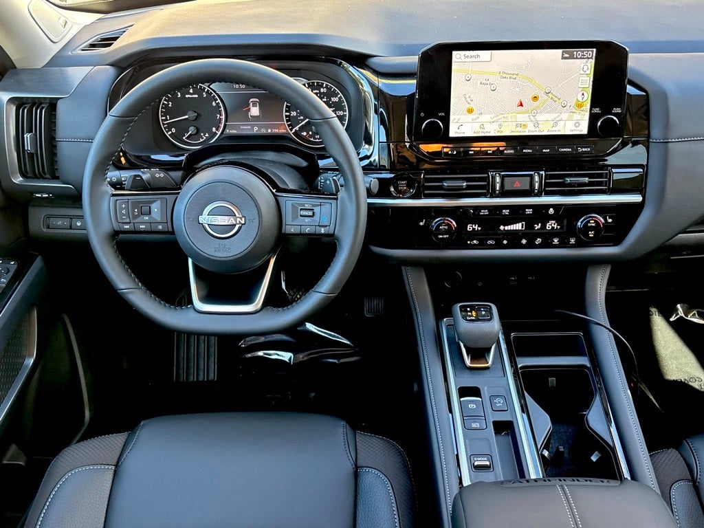 2025 Nissan Pathfinder SL