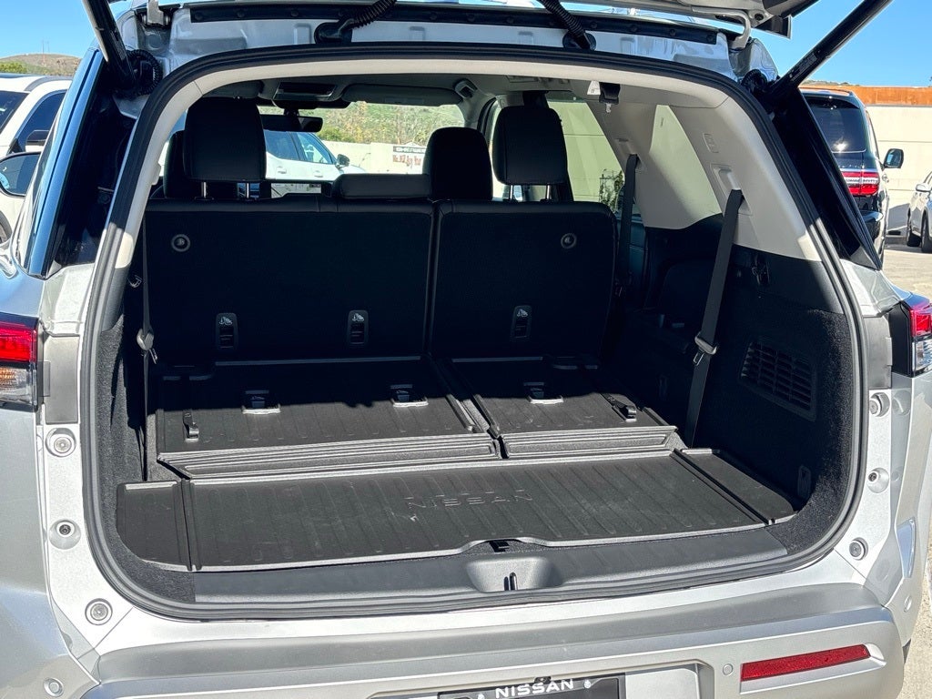 2025 Nissan Pathfinder SL