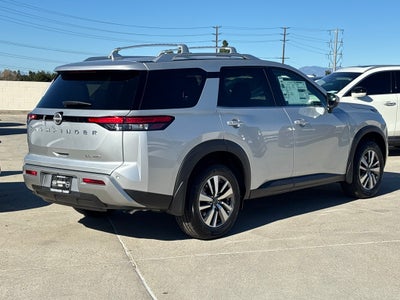 2025 Nissan Pathfinder SL