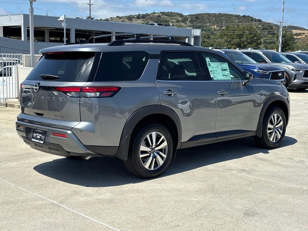 2026 Nissan Pathfinder SL