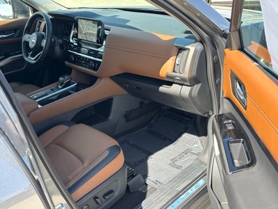 2025 Nissan Pathfinder Platinum