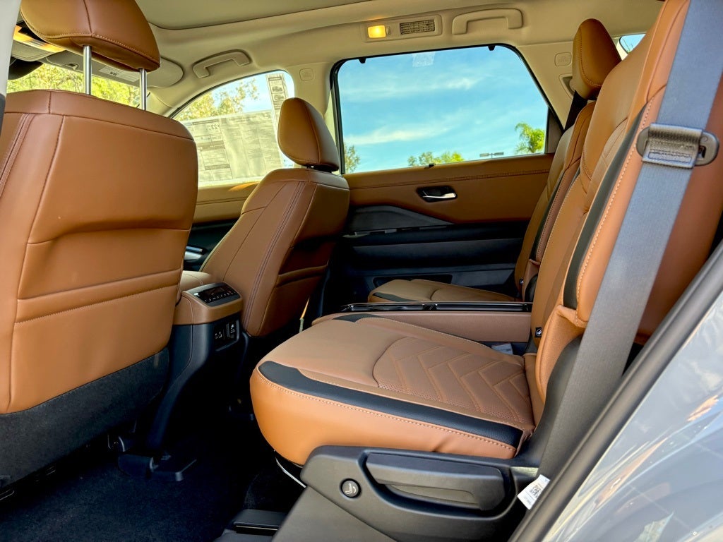 2025 Nissan Pathfinder Platinum