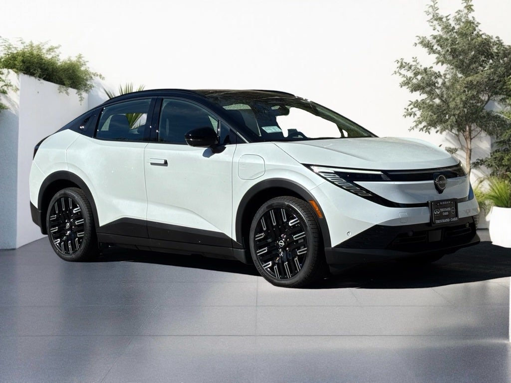 2026 Nissan LEAF Platinum+