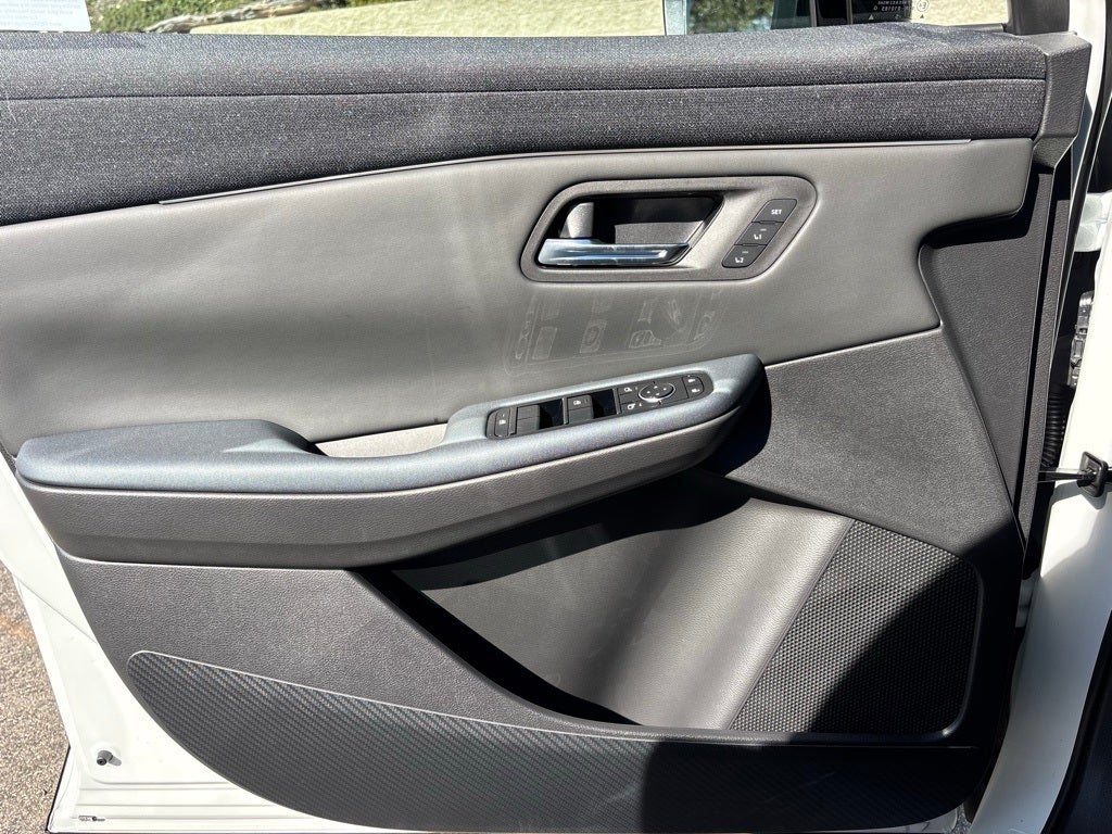 2026 Nissan LEAF Platinum+