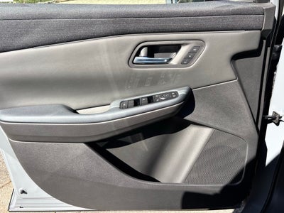 2026 Nissan LEAF Platinum+