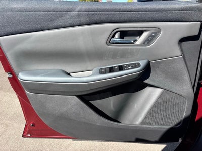 2026 Nissan LEAF Platinum+