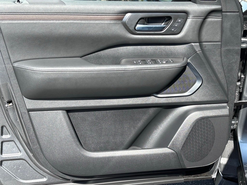 2025 Nissan Armada Platinum